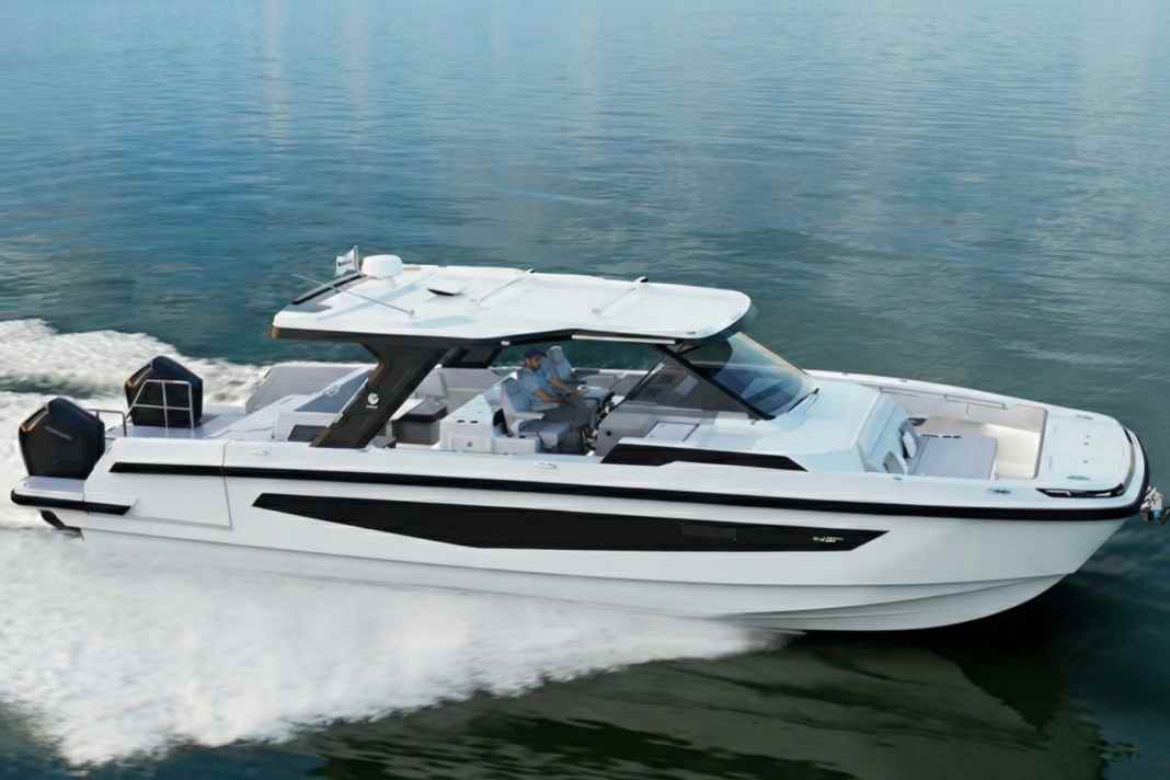 Aquila 45 Sport in Fahrt.