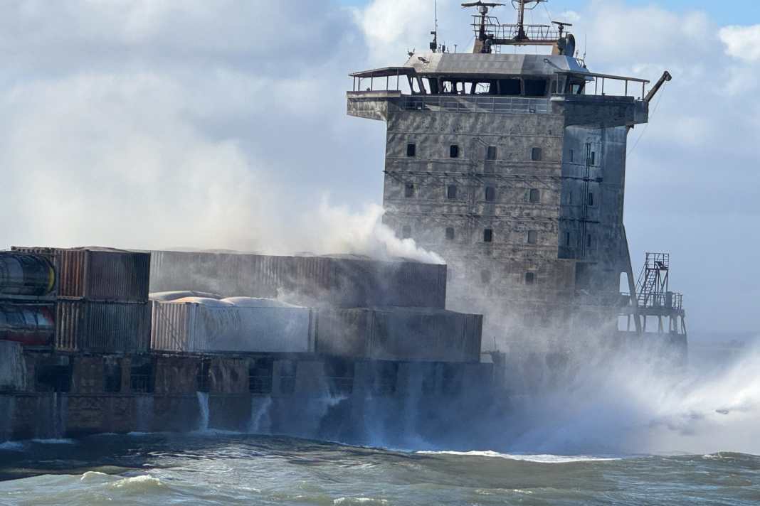 Das Containerschiff ”Solong” kollidierte vor der bitischen Nordseeküste mit dem US-Tanker “Stena Immaculate”