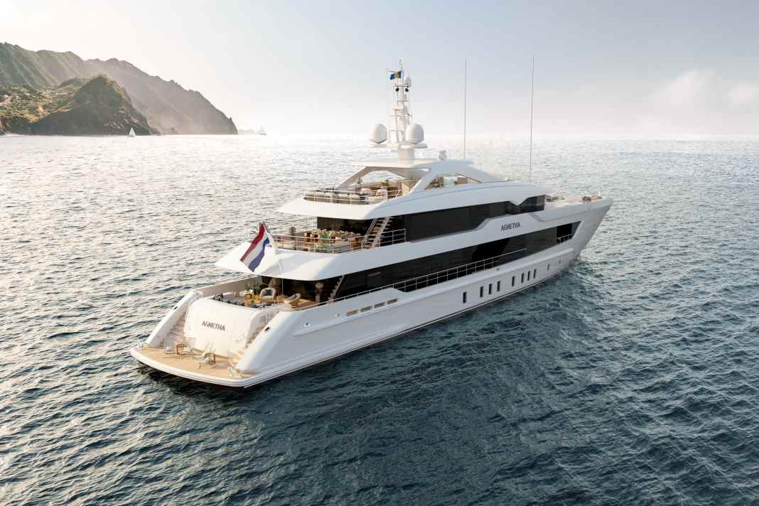 Omega Architects zeichneten moderne Linien. Der Aufbau achtern kommt ohne Säulen aus.