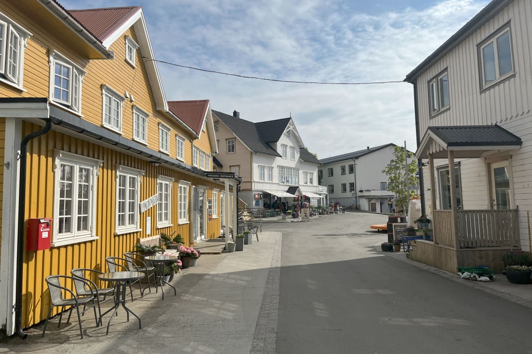 Henningsvær: das Fischerdorf hat 507 Einwohner