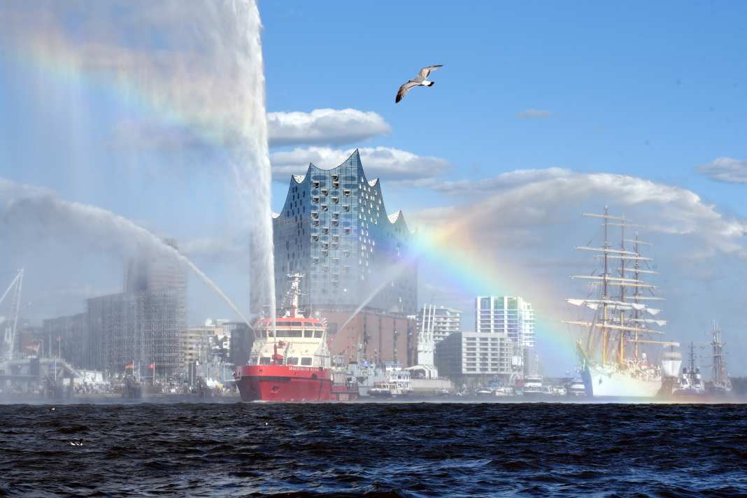 The departure parade with many large ships.