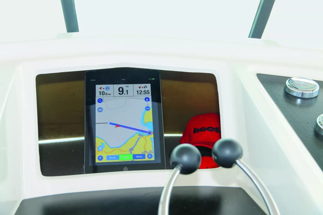 We show you the best apps that can be helpful for boaters