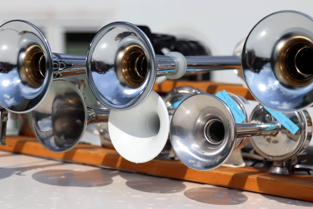 Long funnels not only increase the sound pressure, they also influence the frequency of the sound waves