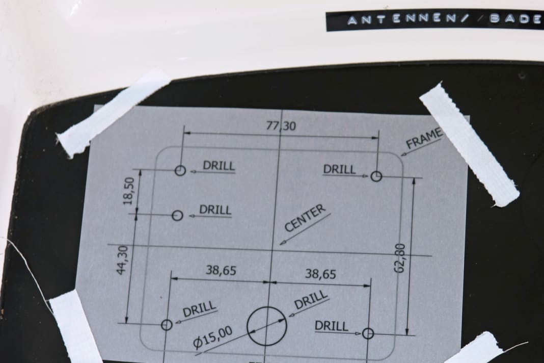 Drilling template: A mounting location for the display is found. All mounting holes are drilled according to the template