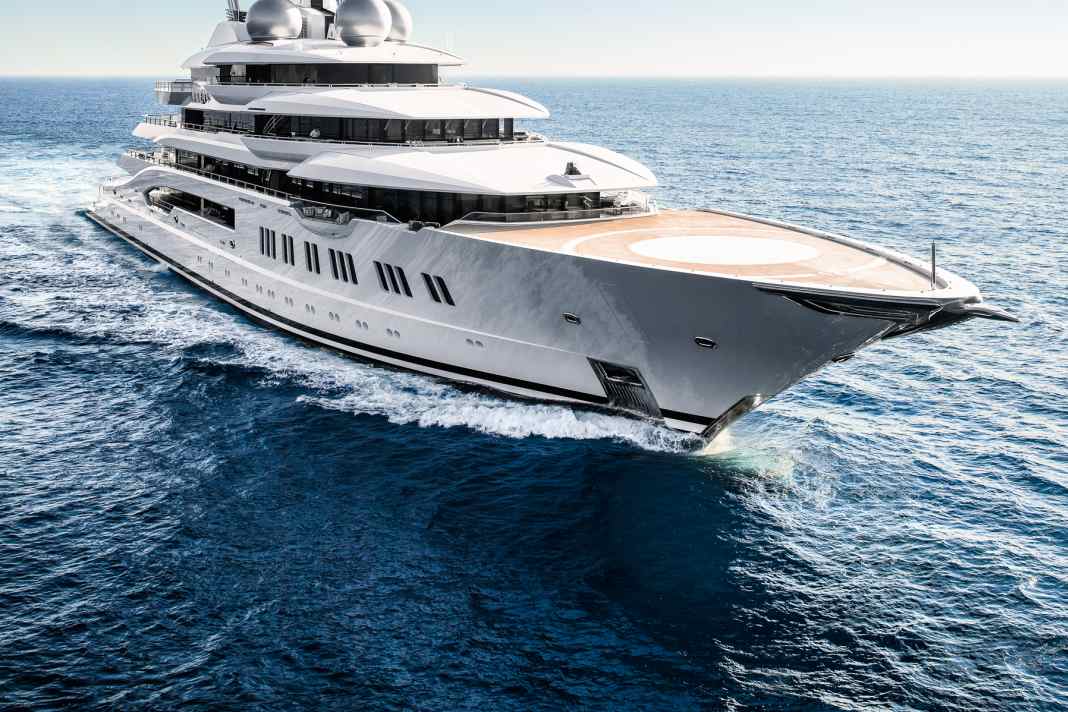 The owner of the six-deck boat ordered the five-tonne gallantry bird from Dutch artist Willem Lenssinck, and Lürssen welded the elegant stainless steel work of art onto the stern.