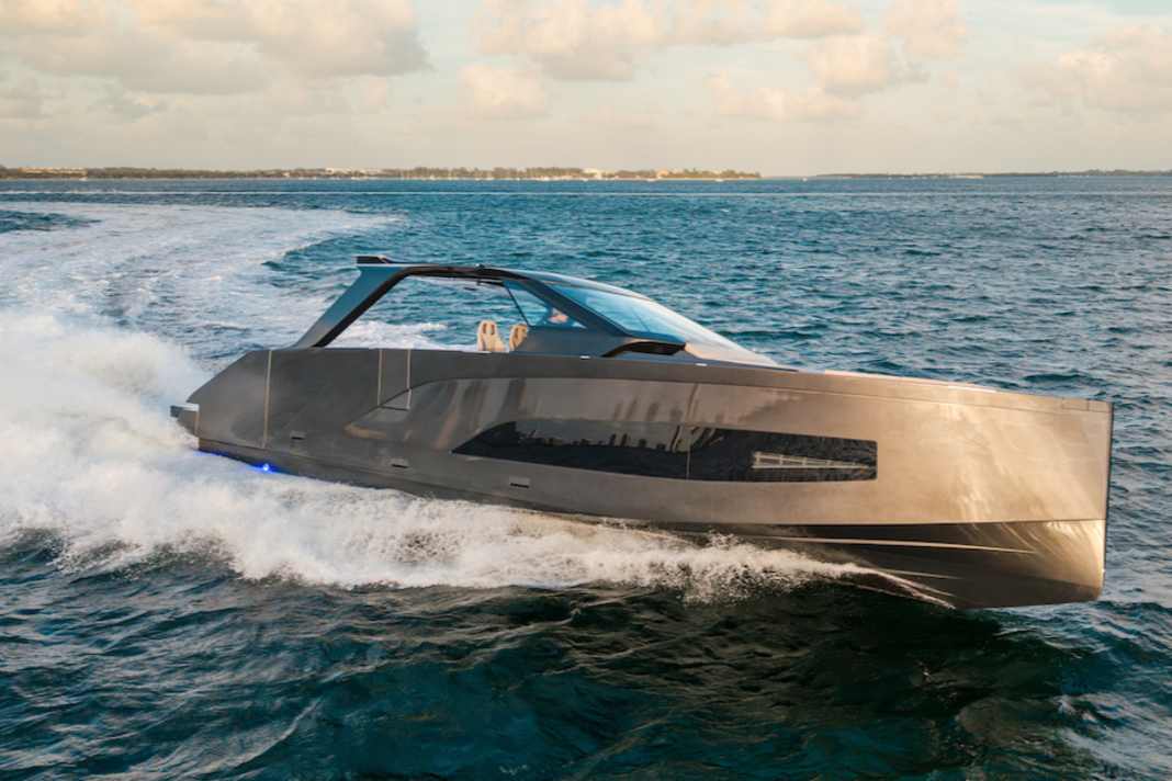 Fast: 37 knots top speed is possible, and the Manari cornered well.