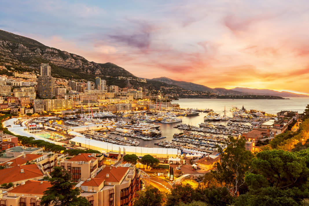 Alles sind sie da: Ende September wird der Port Hercule zur Monaco Yacht Show zum Magneten für über 40 Meter lange Yachten.