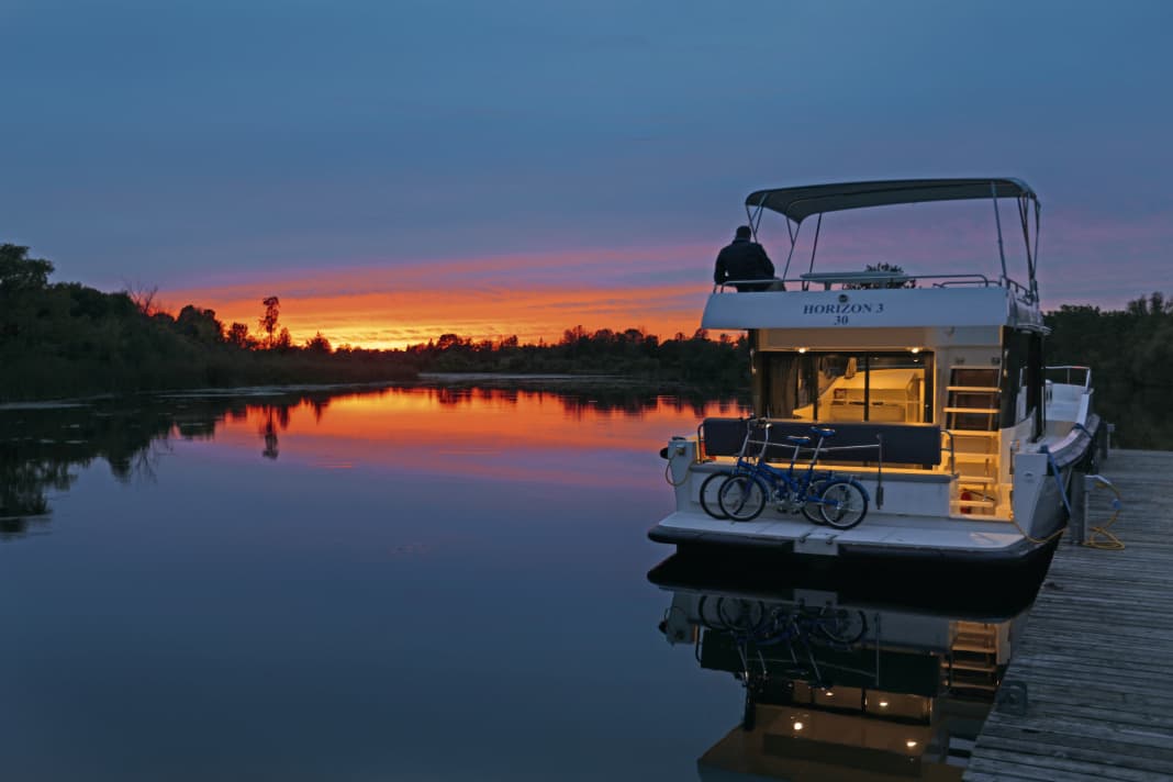 If you want to book a charter holiday, you will find a large selection of types and areas. We show you how to find the right destination!