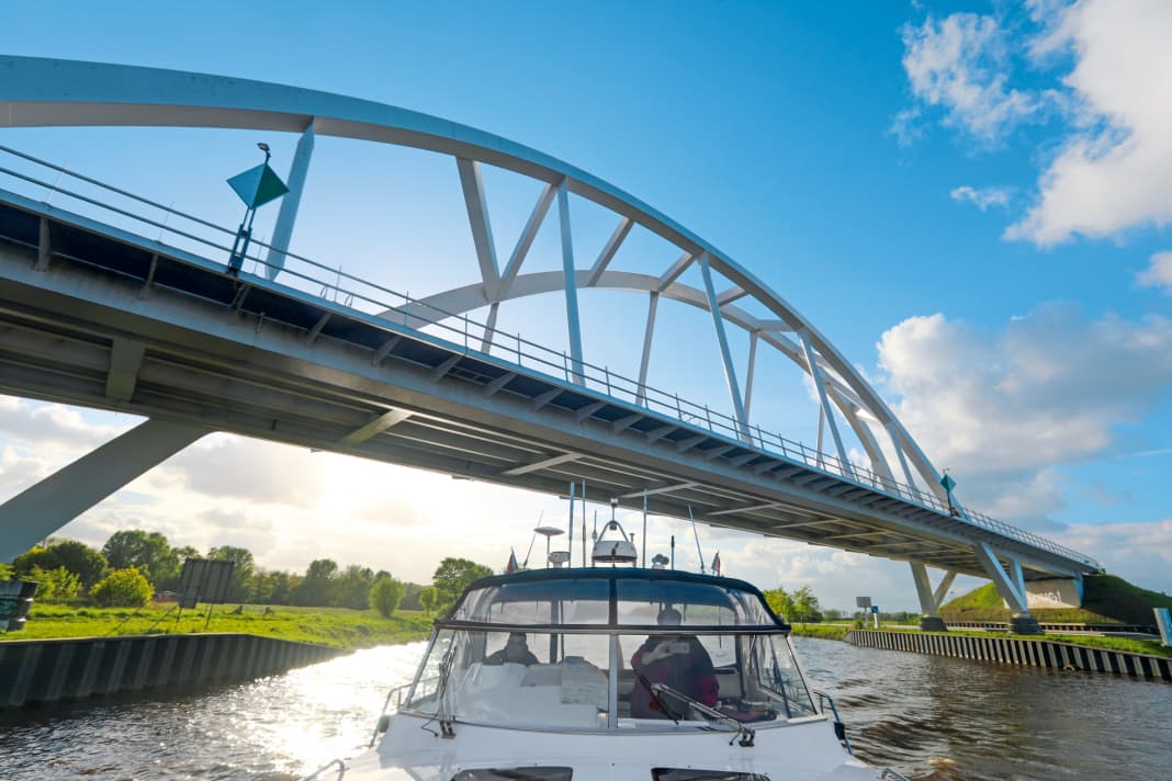 The "Rolling Swiss II" makes good time on the Van Starkenborghkanaal towards Groningen