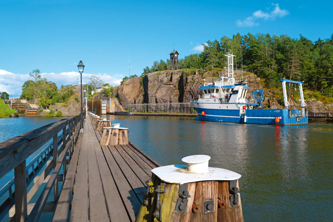 Over the mountain: A trawler approaches the upper lock at Trollhättan on its way to Lake Vänern. The historic lock staircase from 1844 can be seen on the left - with distinctly small chambers