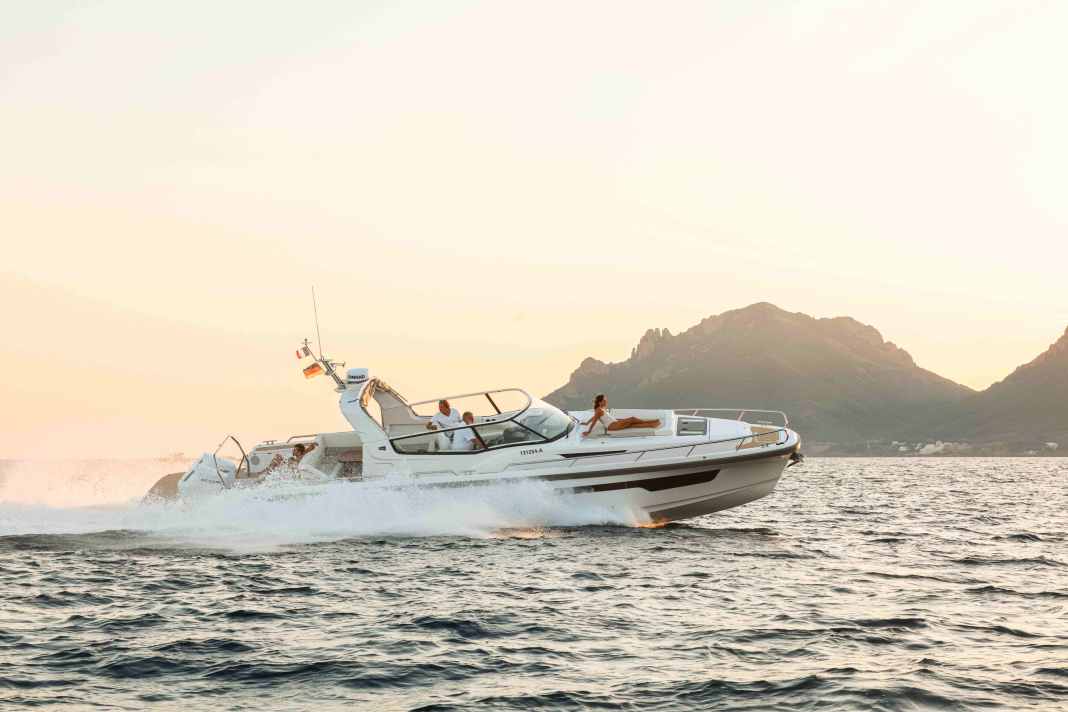 The targa bar on the Nimbus Weekender 42 Open is taken from the legendary Nimbus 32 Ballista.