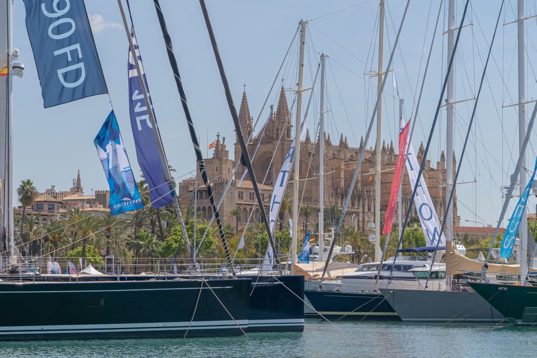 Vor einzigartiger Kulisse mit Blick auf die Kathedrale eröffnet die Palma International Boat Show traditionell die mediterrane nautische Saison