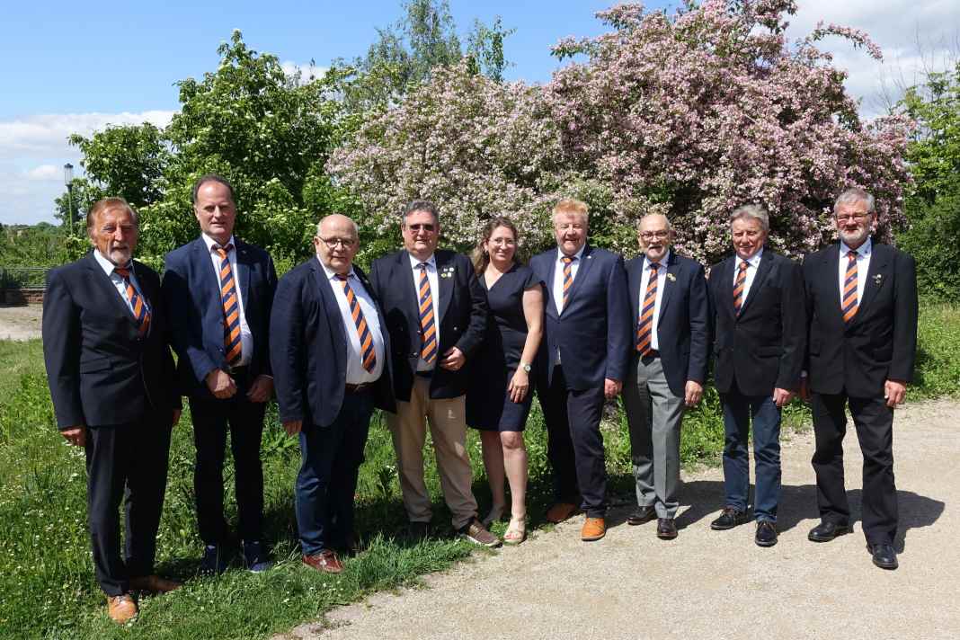 The DMYV Executive Committee (from left): Honorary President Winfried Röcker, Sven Greif and Helmut von Veen, Association Council Chairman Michael Martini, Federal Youth Council Chairwoman Nadine Kössler, President Frank Dettmering, 1st Vice President Gisbert König, Treasurer and 2nd Vice President Eckhard Ding, Uwe Gerlach