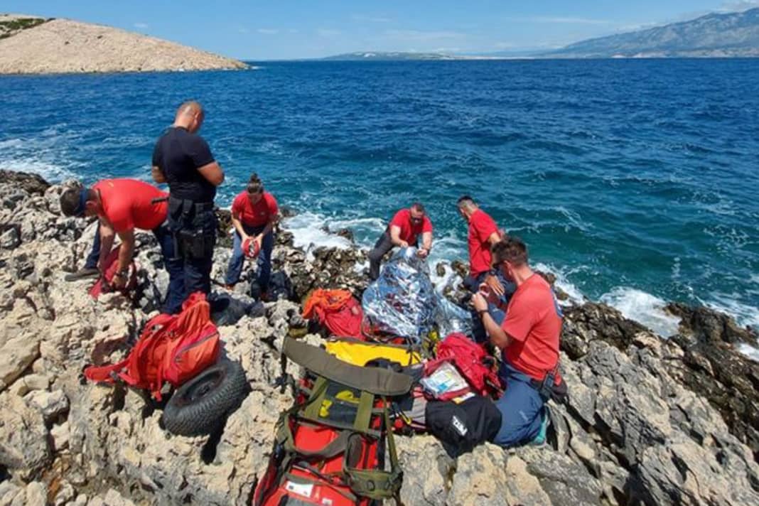 Stranded on a rocky cliff: The mountain rescue team was able to rescue the four men in time