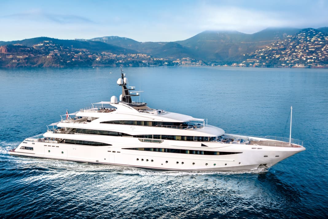 Six decks from the top light to the keel: the jacuzzi bubbles at the front of the sundeck. An awning protects the owner's terrace one deck below.  Below, the captain keeps watch on the bridge deck
