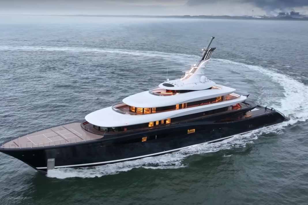 The Feadship 821 is travelling as a "breakthrough". On shorter distances with zero emissions.