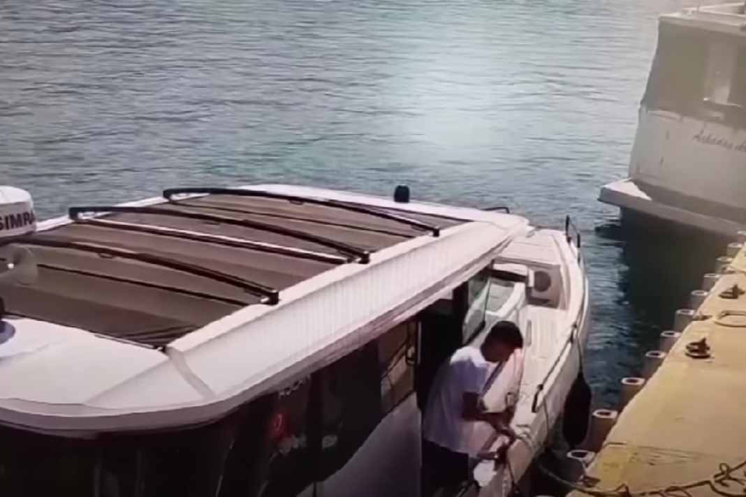 Im ersten Teil des Videos ist noch zu sehen, wie jemand an Bord die Leinen löst.
