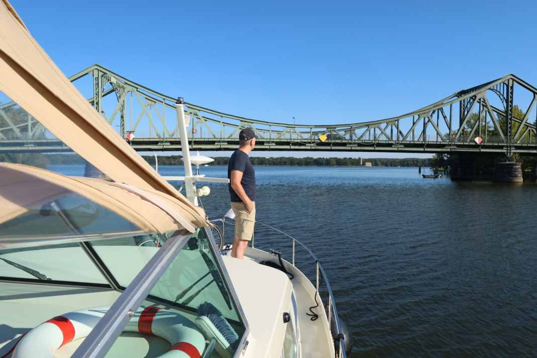 Approach to the Glienicke Bridge.