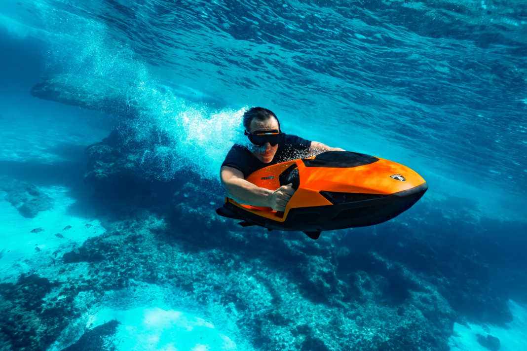 New technology and additional gliding surfaces make the toy up to 35 km/h fast