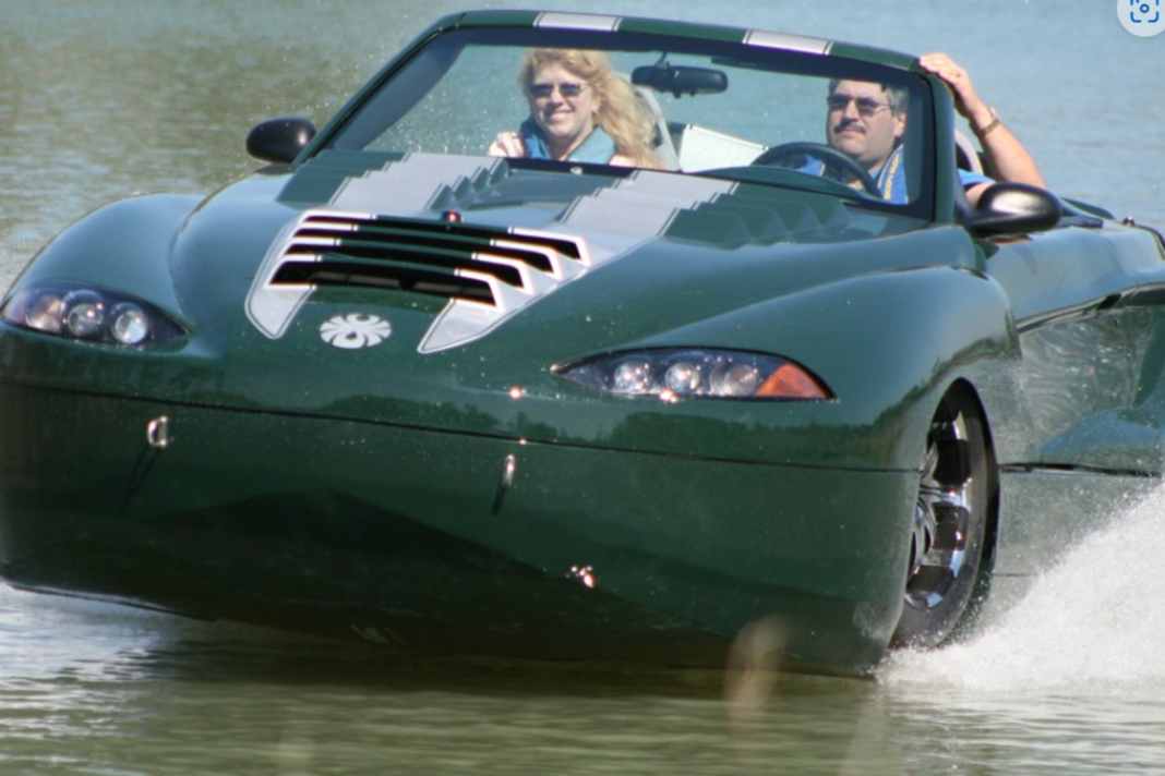 The wheels are retracted on the water