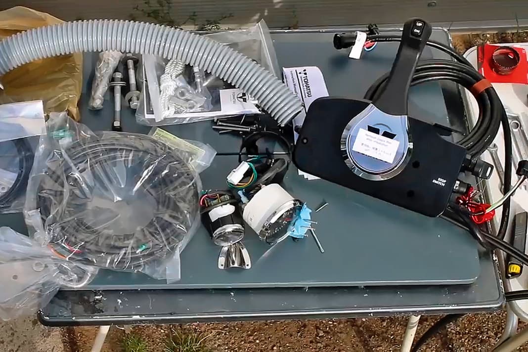 Lenkung und Kabelbaum liefert die Werft, Schaltung und Instrumente der Motorenhersteller