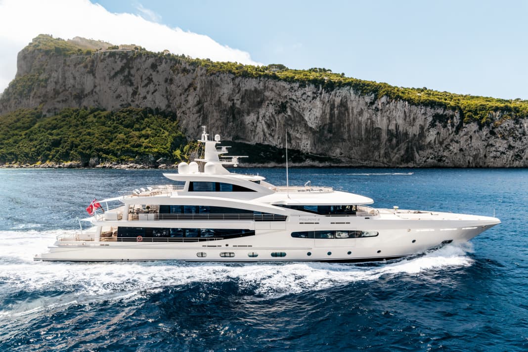 "Volpini 2" off Capri: Tim Heywood modelled the curved exterior of the first 188 on a swan ruffling its feathers