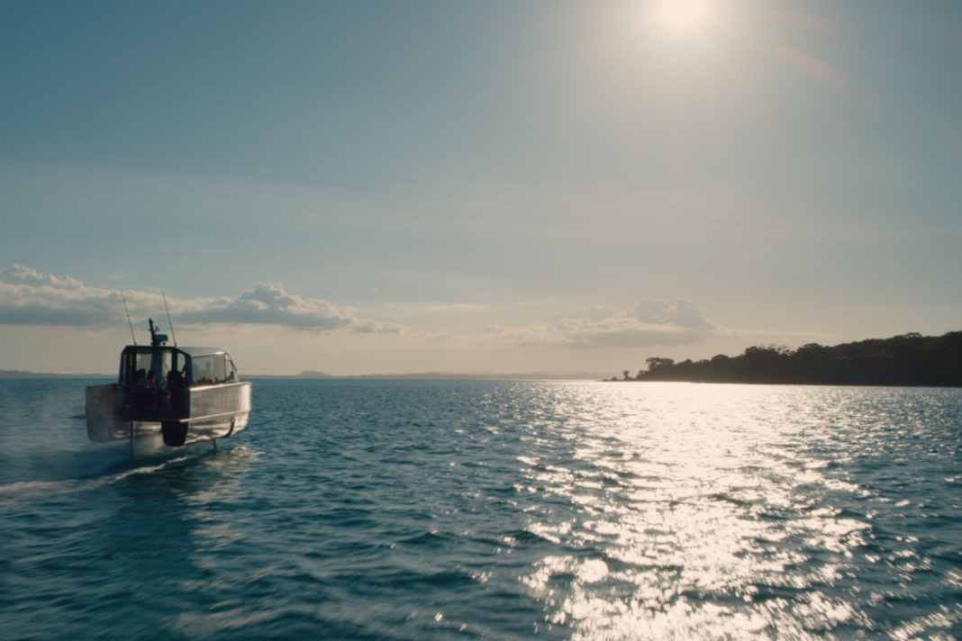 Vessevs VS-9 vor Auckland, wo sie bereits als Ausflugsboot operiert.