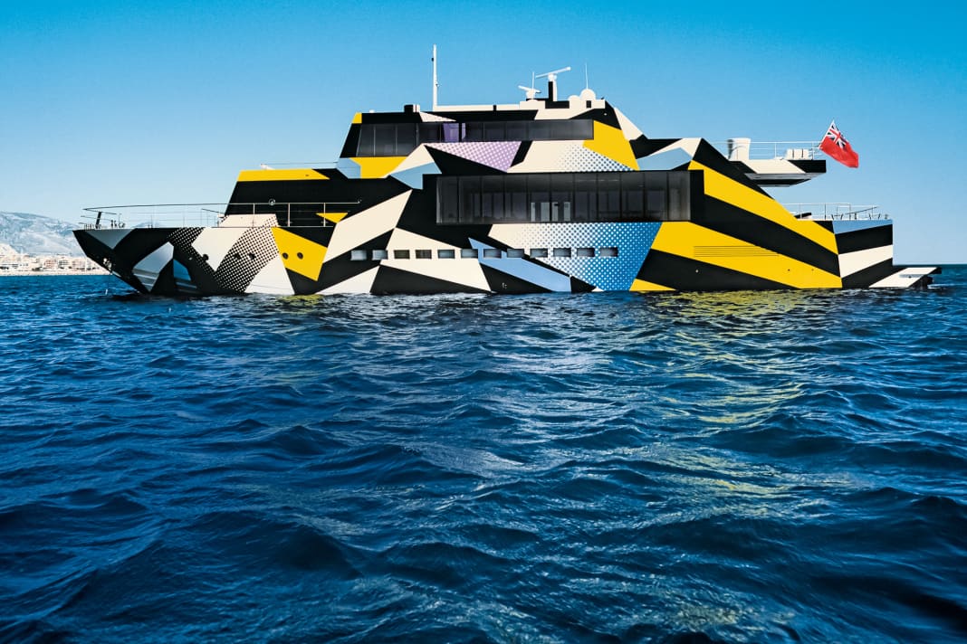 35 metres of pop art: Jeff Koons' concept for the paintwork of the hull and superstructure cites the camouflage method used on naval ships during the world wars. Koons reduced the palette to seven colours.