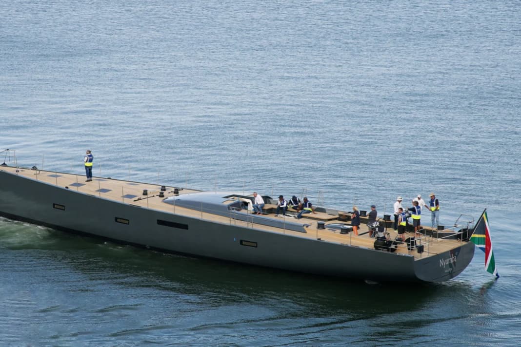 Der „Nyumba GT“-Eigner orderte seine SW96 in GT-Ausführung. Dafür entwickelte Nauta Design einen kürzeren Aufbau ohne seitliche Fenster und mit größerem Cockpit