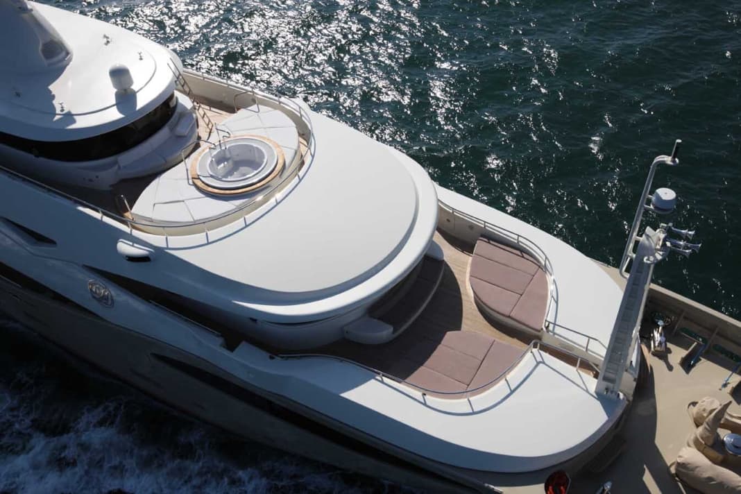 The 60 metre long "Darling's Danama" from CRN