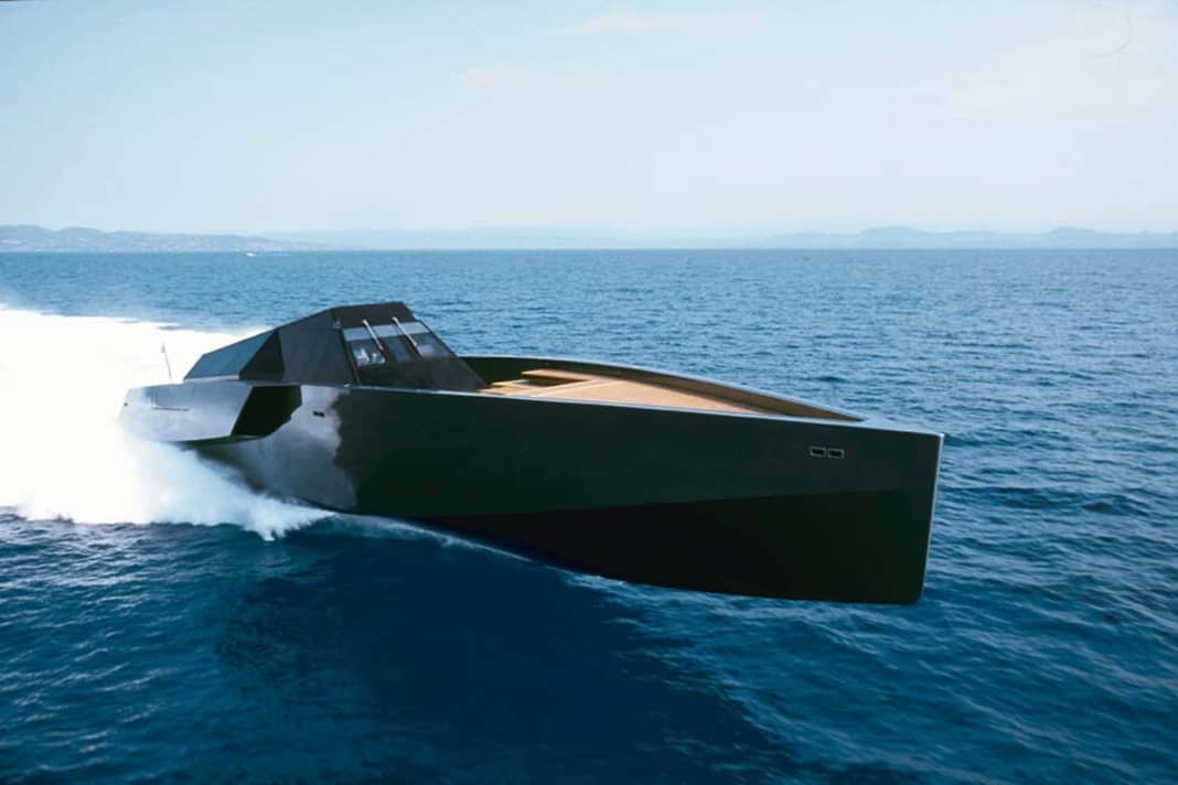 01 - WALLY POWER 118
 Martiales Leichtdesign mit Lufteinlässen draußen, brutaler
 Kraftentfaltung drinnen. Mit Dieseln und Gasturbine: 65 kn.
 Länge: 36 Meter, Baujahr: 2003, Werft: Intermarine,
 Design: Wally, Heft 6/2003