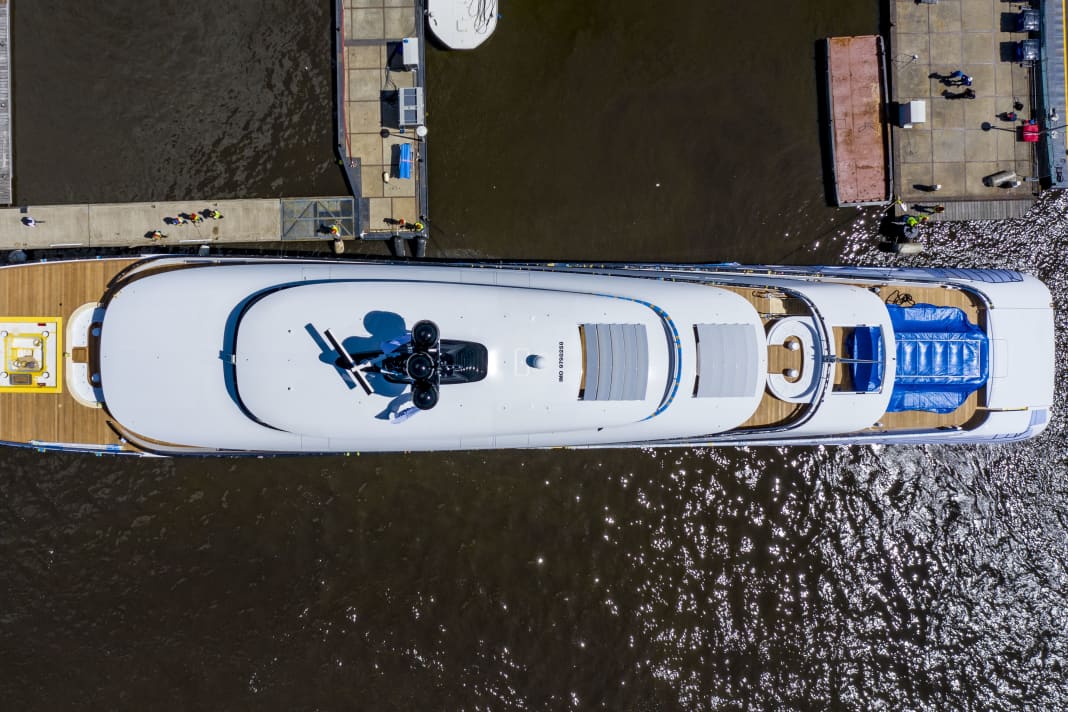 Feadship 818