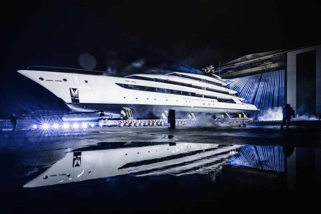 Oceanco docked the 105 metre long project "1050H" in Zwijndrecht.