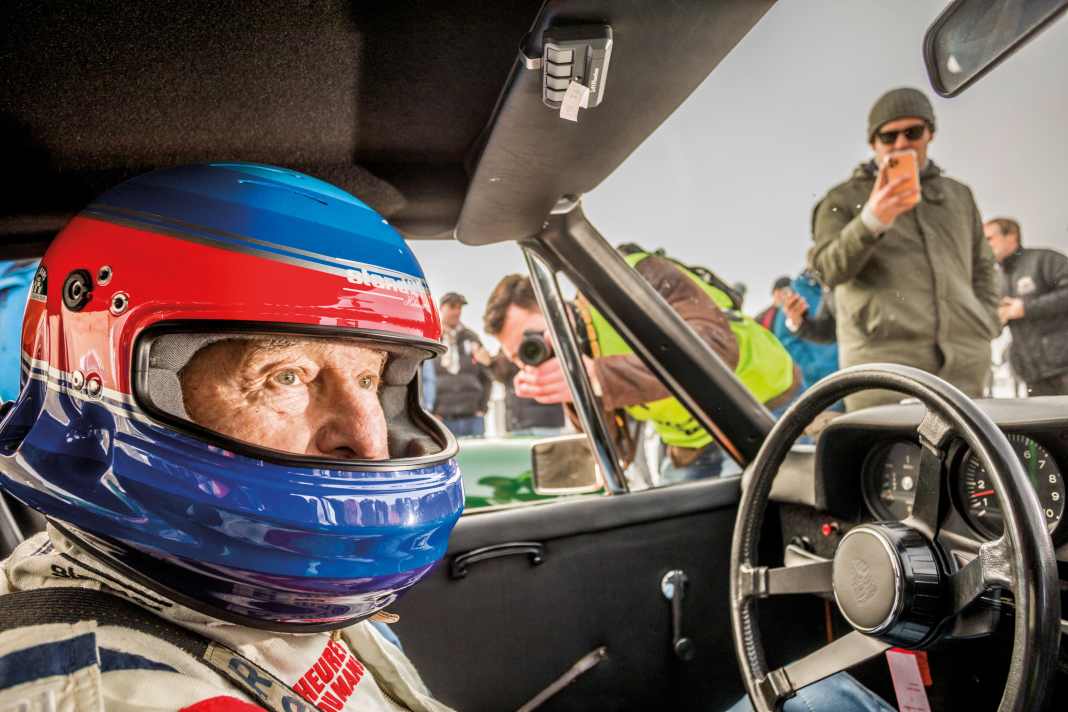 Gérard Larrousse hinter dem Steuer des Porsche 914/6 GT