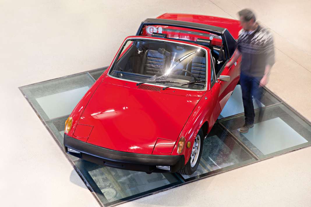 Typischer 914: ein US-Modell aus der letzten Serie mit den Gummi-Stoßstangen. So etwas findet man häufig in Kleinanzeigen. Zusammen mit einem Gutachter der GTÜ gingen wir auf Mängelsuche.