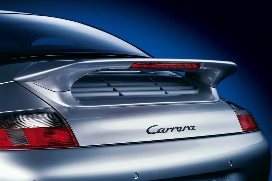 Cup-Kit mit feststehendem Heckflügel und dritter Bremsleuchte für den 911 Carrera.