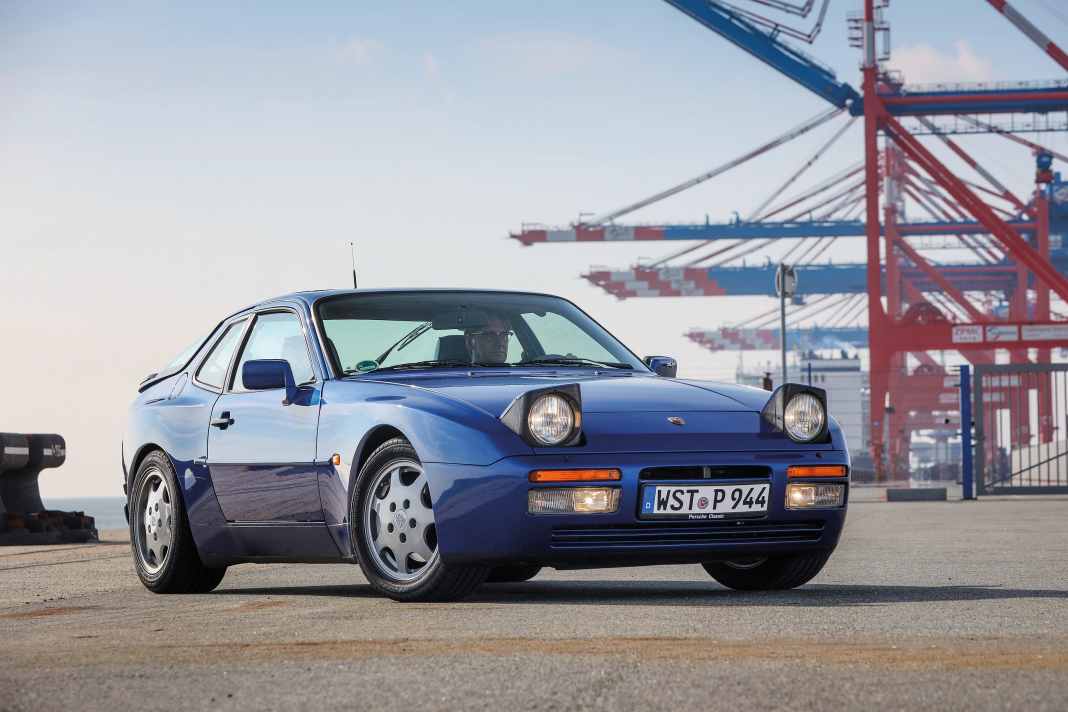 »Cobaltblaumetallic« steht dem Porsche 944 S2 ausgezeichnet.