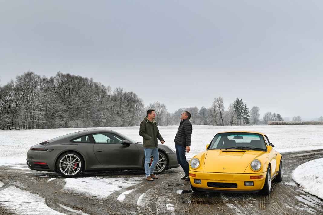 Gegensätze ziehen sich an: Ein aktueller grauer Carrera 4S und ein gelber  RUF BTR im CTR-Look – das sind die Welten von Marc und Hans-Peter Lieb.