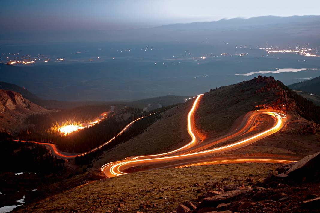 Start in 2.842 Metern Höhe – und dann durch 156 Kurven auf 4.302 Meter: Das fordert alles von Mensch und Material.