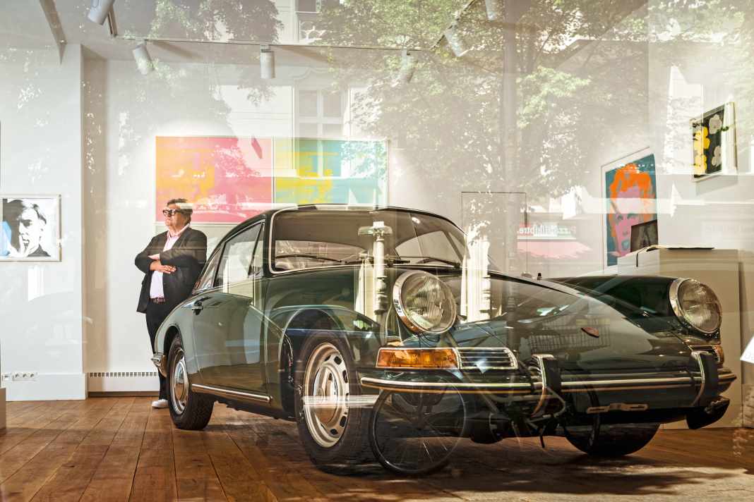 Treffen in Berlin: Der Galerist Michael Schultz hat Andy Warhols Porsche-Story recherchiert.