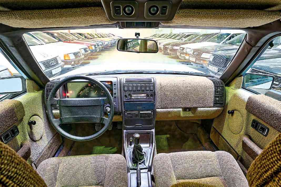 Hier hätte sich auch der Sanso-Bär wohl gefühlt: wolliges Interieur im Audi 100-Forschungsauto von 1981