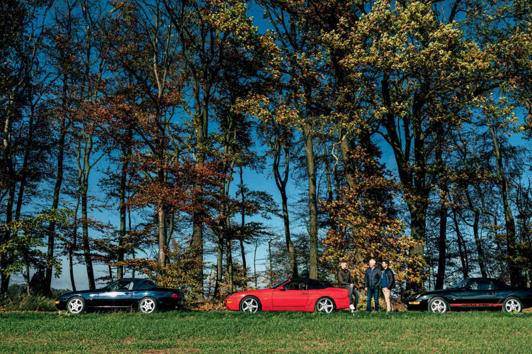 Eigentlich waren die drei Porsche 968 Cabrios schon in die Winterruhe verabschiedet. Doch anlässlich des Fotoshootings zeigte sich das Trio vor dem Grundstück von Erwin Schröder noch einmal in seiner ganzen Schönheit.