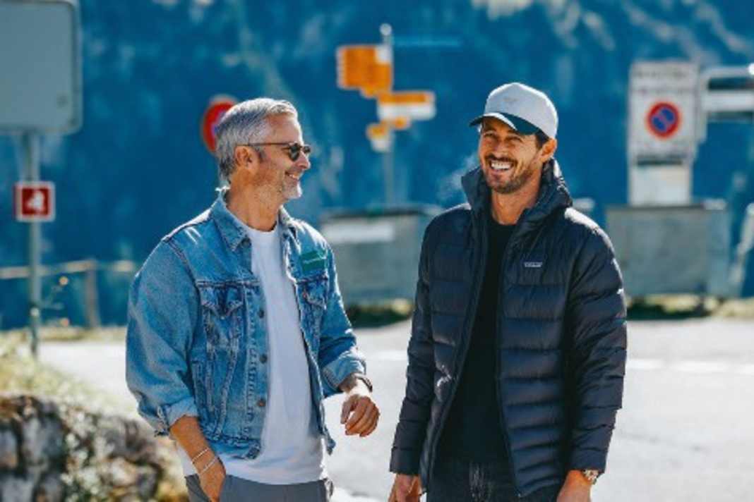 Porsche Deutschland Marketing-Leiter und Gastgeber Bastian Schramm (l.) mit Stuntman und Fotograf Riley Harper.