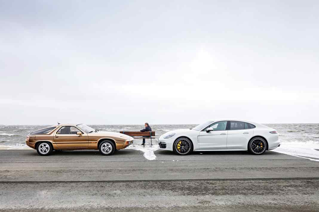 Den 928 und Panamera Turbo verbindet konzeptionell der V8-Motor unter einer langen Motorhaube und ein großer Stauraum im schrägen Heck. Im Vergleich zum neuen Panamera wirkt der große Porsche 928 geradezu filigran.