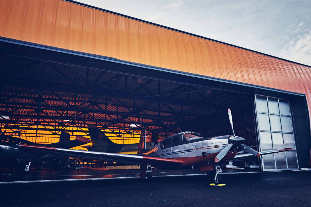 Hangar II, Paderborn: Hier steht eine der ganz wenigen Mooney Porsche, die zwischen 1988 und 1990 in nur rund 40 Exemplaren gebaut wurden.