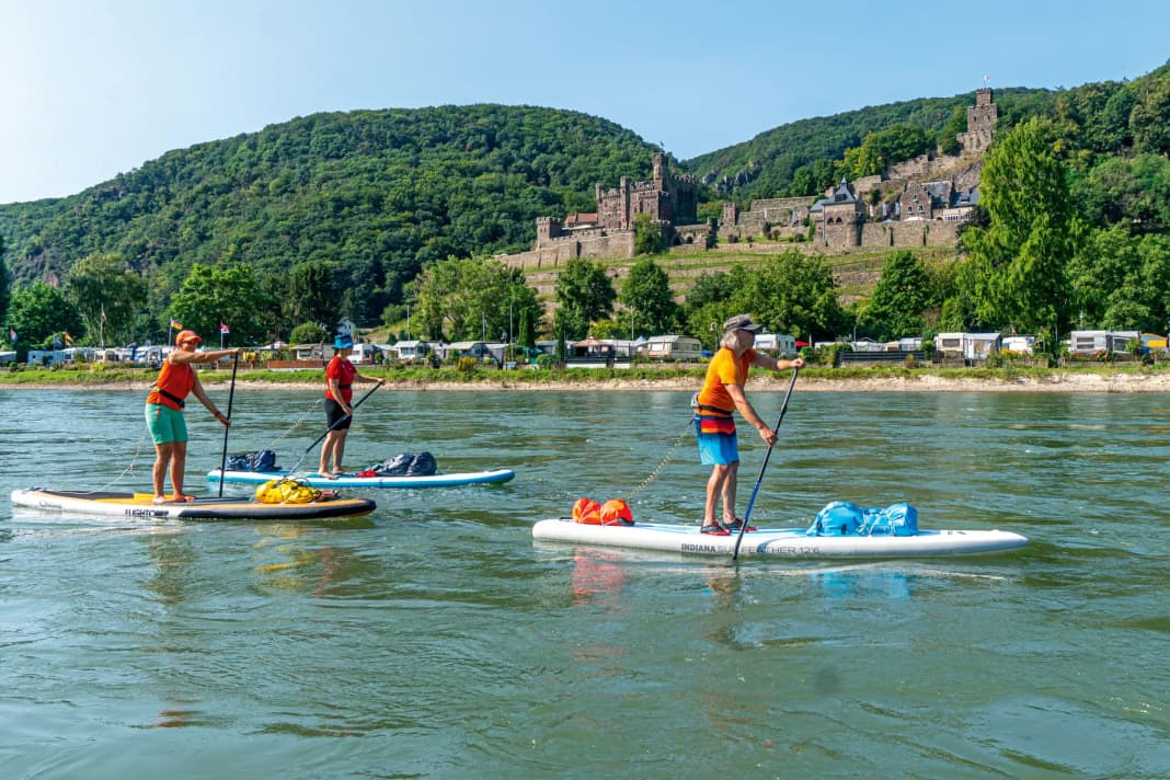 Die Strömung auf dem Rhein lässt uns zwischen Bingen und St. Goar schnell vorankommen -  ist aber nicht zu unterschätzen.  Zu sehen gibt es viel: Burgen, Ruinen, Festungen  ...