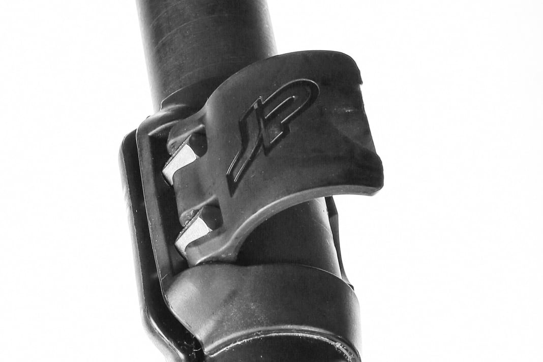 Standard clamp (here JP-Australia):  Functional principle: the lower tube is slotted, the clamp pulls the tube so tight under the leverage effect that nothing wobbles. Two screws are better than one. The system used by almost all manufacturers, sometimes more elegant, sometimes less clunky.