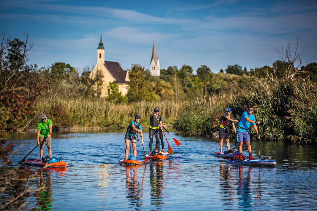 Ein Fluss, zwei Etappen, 38 Kilometer, zehn Sohlrampen und jede Menge Spaß! Die bayerische Amper hält vom Ammersee bis kurz vor Dachau so einige Überraschungen bereit. 
Zwischen familientauglicher Flusstour und herausfordernden Wildwasserpassagen 
liegen dabei nur wenige Kilometer – nach dem Motto: Für jeden Paddler die richtige Etappe.