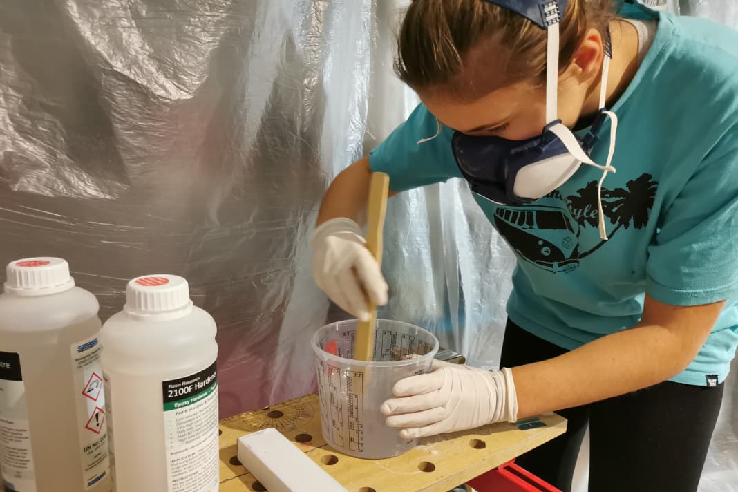 The ‘hot coat’ – essentially the final layer of resin, which is then sanded down very finely – is mixed. An additive is added to the resin at this stage to improve its flow properties and sandability.