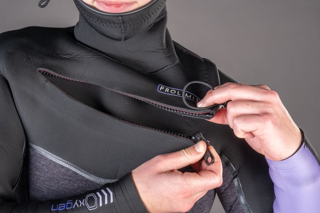 Sometimes a little more fiddly than with zips the other way round, but you only do it once a day | Stephan Gölnitz